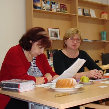 Práce je pro paní Zdislavu (vpravo) velmi důležitá. Zdroj: Parkinson.cz