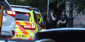 Při útoku nožem zemřeli v anglickém Readingu tři lidé