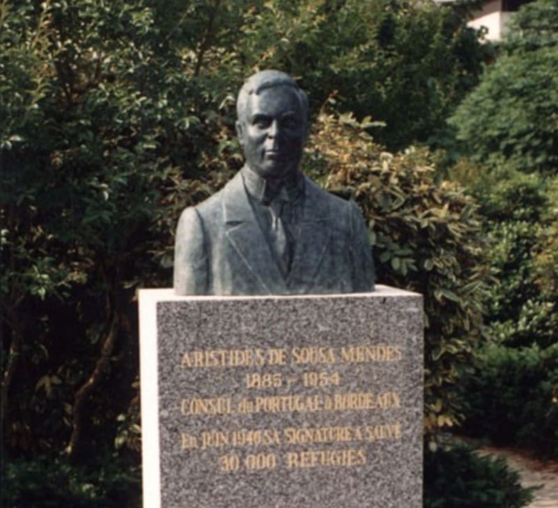 V roce 1966 Mendesovi jeruzalémský památník obětem holokaustu Jad Vašem udělil titul Spravedlivý mezi národy