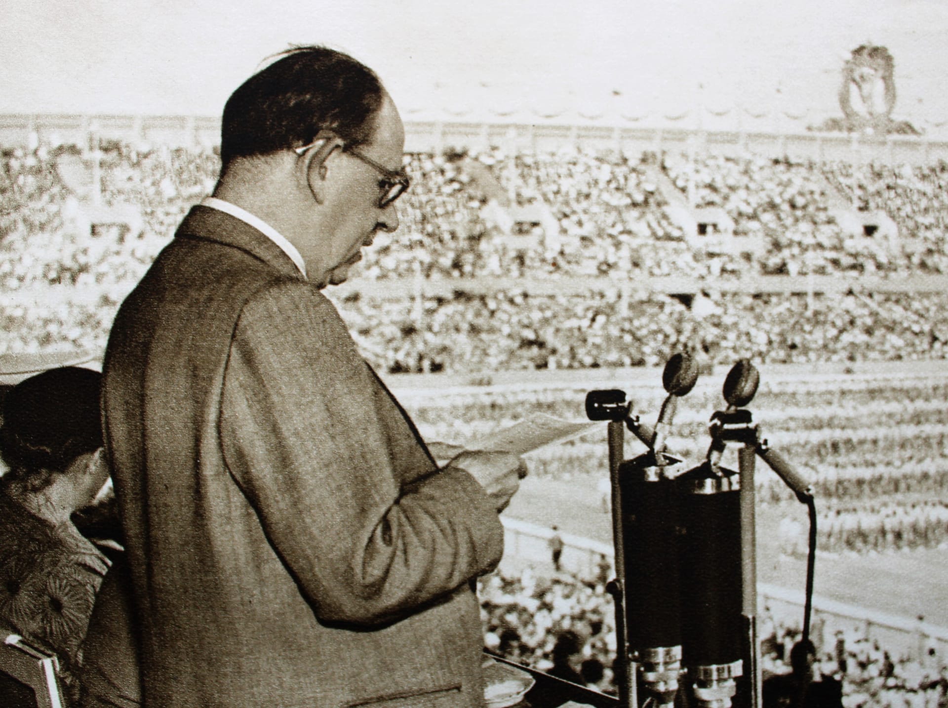 Spartakiáda 1955, prezident Zápotocký mluví k masám.