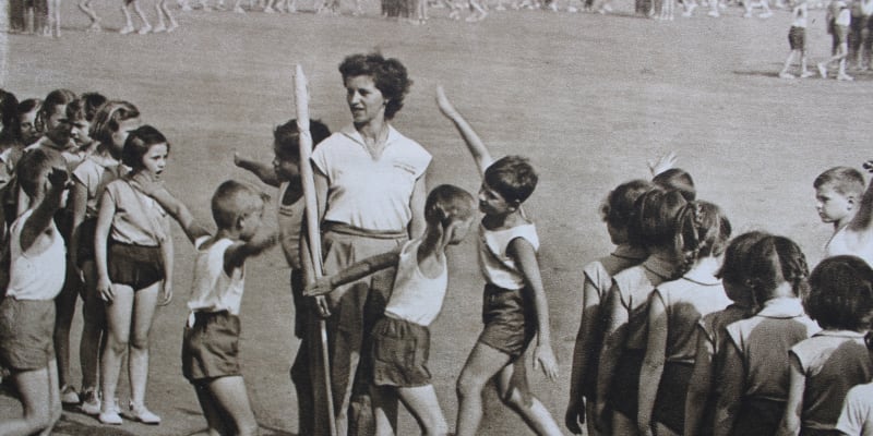 Spartakiáda 1955. Cvičení nejmladších žáků (archiv Ivana Motýla)