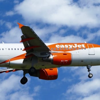 Aerolinky easyJet čelí soudu kvůli úniku údajů milionů pasažérů.