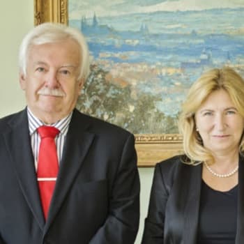 Členové Národní rozpočtové rady (zleva): Richard Hindls, Eva Zamrazilová (předsedkyně Rady), Jan Pavel