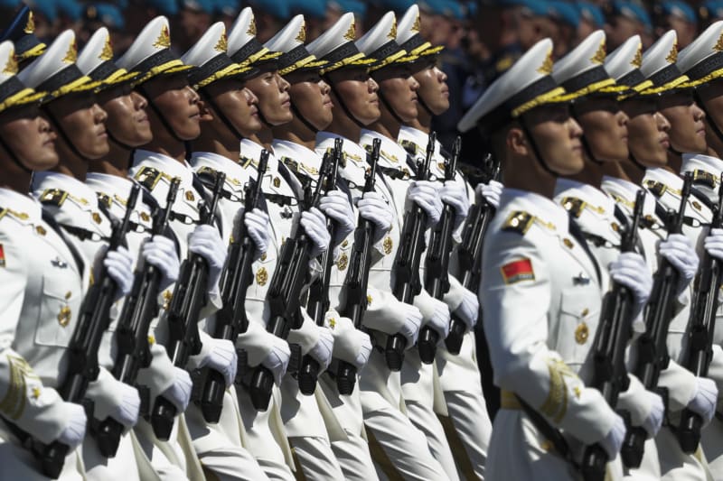 Čínští vojáci na přehlídce v Moskvě