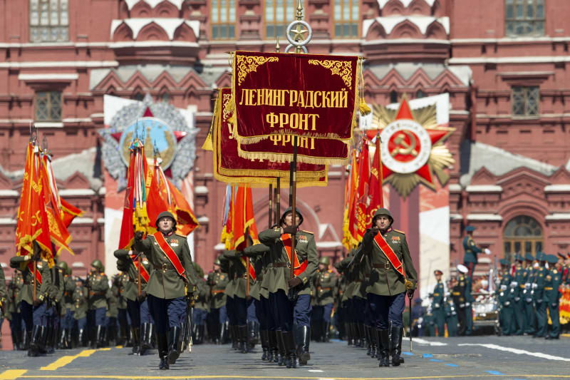 Vojáci v uniformách rudé armády