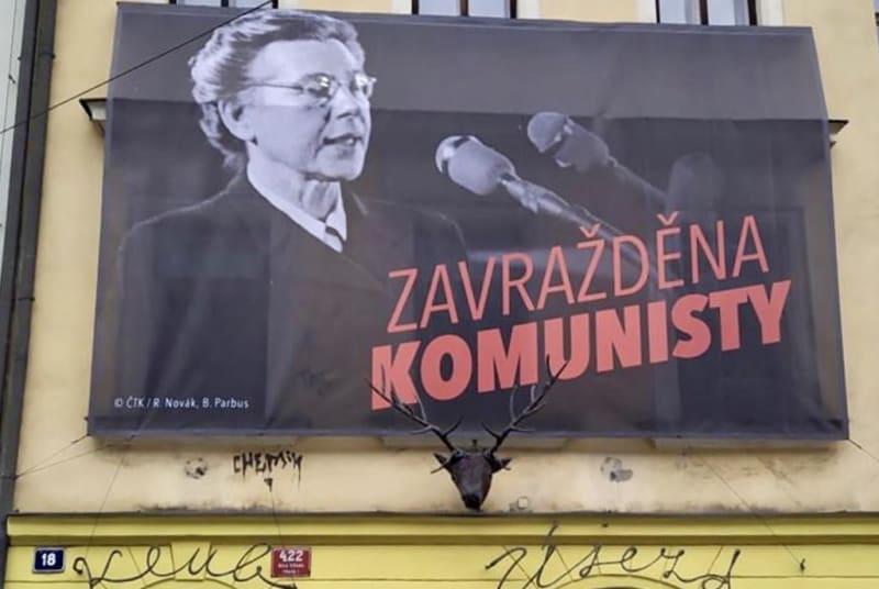 Plakáty s Miladou Horákovou zaplňují hlavní město.