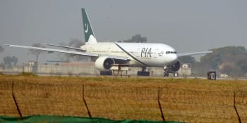 Vyšetřování neštěstí v Karáčí: Třetina pákistánských pilotů u zkoušek podváděla 