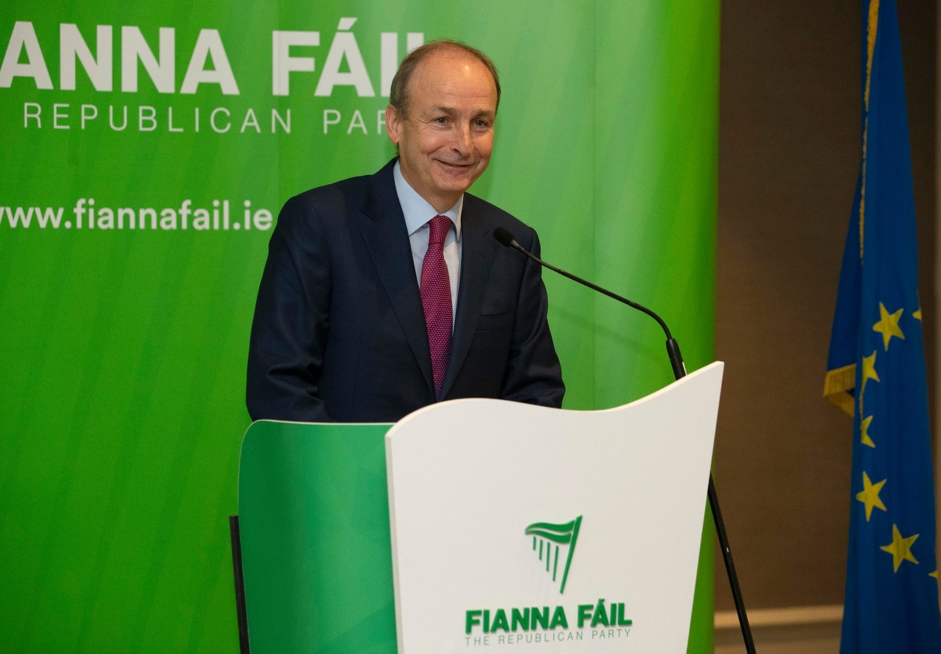 Lídr strany Fianna Fáil Micheál Martin se zřejmě stane novým irským premiérem