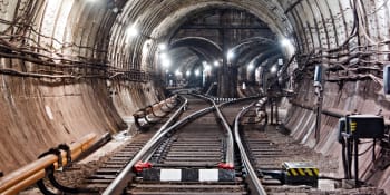 Metro: Kde mají v podzemí barokní lustry a kde leží nejhlubší stanice světa?