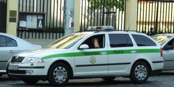 V Týništi nad Orlicí zemřel po střelbě vojenský policista