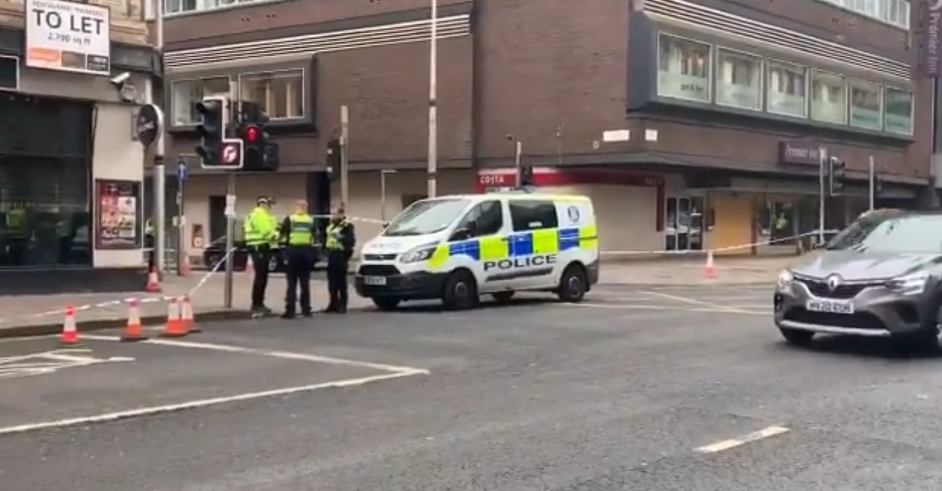Policejní hlídka na ulici v Glasgow