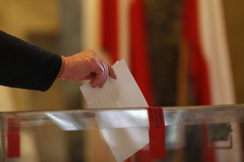 V Polsku se v neděli koná první kolo prezidentských voleb