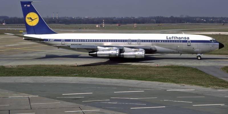První proudové letadlo v barvách Lufthansy. Boeing 707 byl do flotily zařazen v roce 1960.