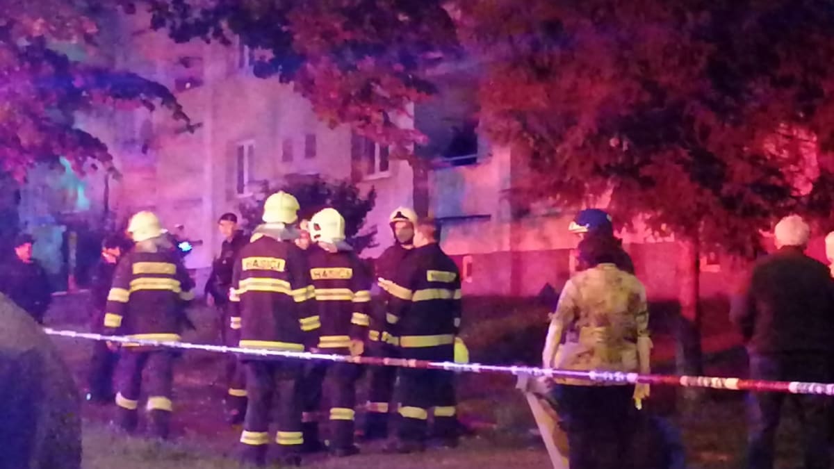 Výbuch domu otřásl ulicí 17. listopadu v Havířově, na místě zasahují hasiči