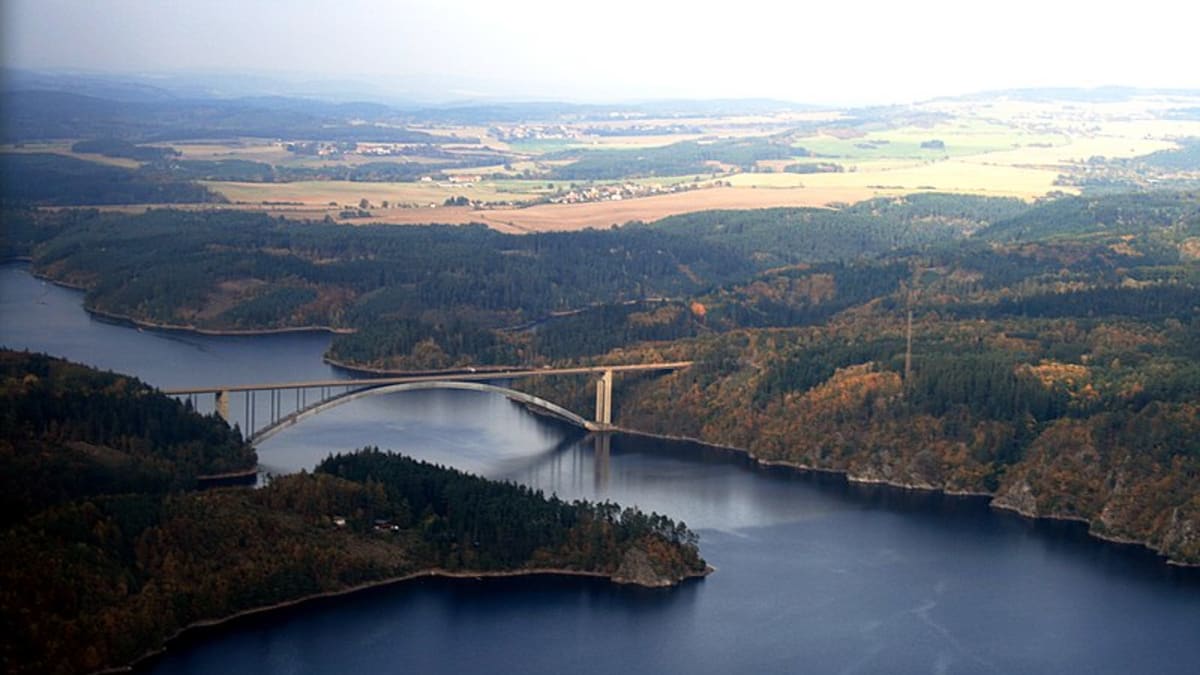 Nový most by se měl podobat Žďákovskému, který vede přes Orlickou přehradu.