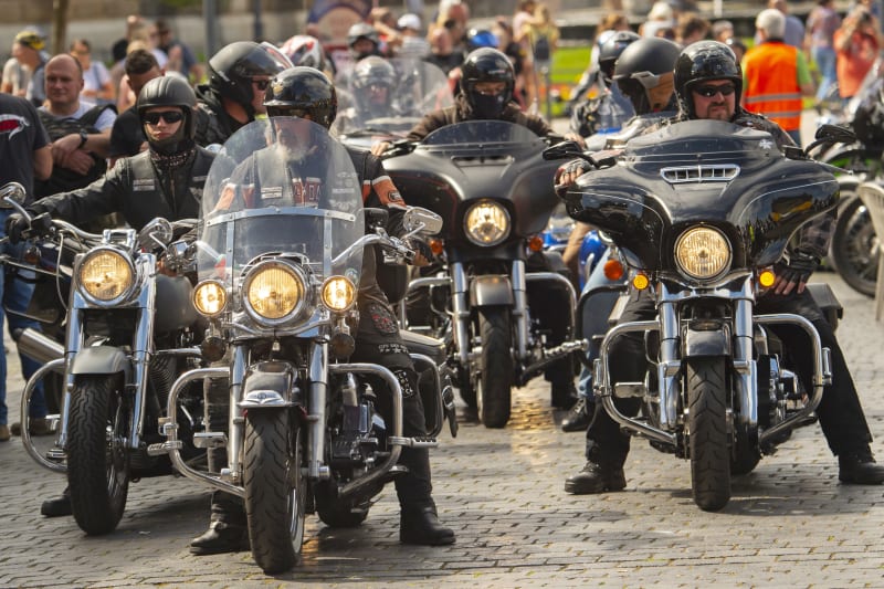 Tisíce motorkářů dnes po celém Německu protestovaly proti možným zákazům jízdy o nedělích a státních svátcích. 