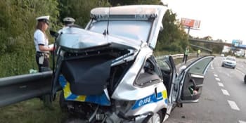Opilá žena, která smetla policejní vůz, měla ujíždět od jiné nehody