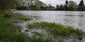 Osmnáctiletý mladík se v neděli v noci utopil v třebíčském rybníku Kuchyňka