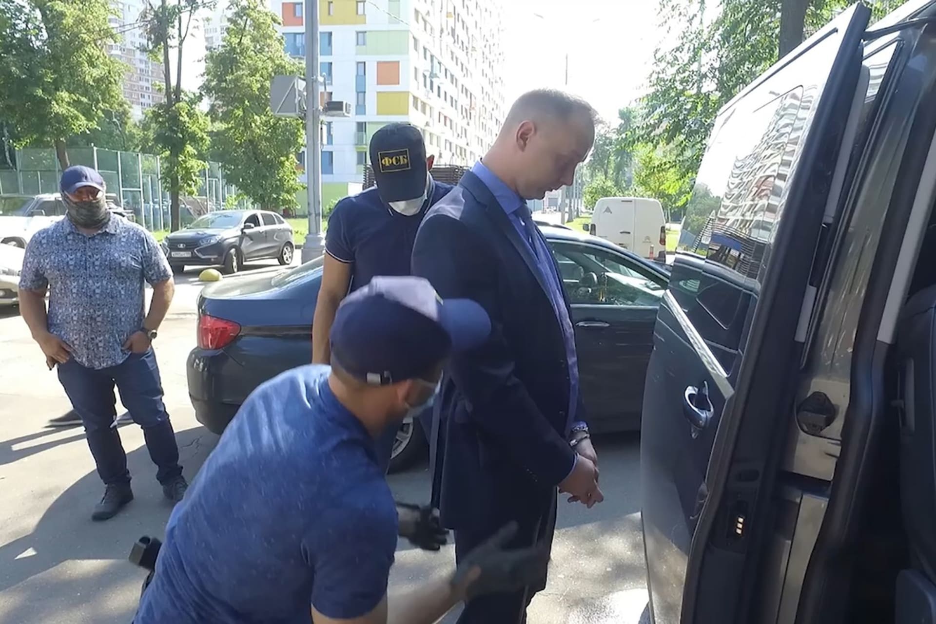 Agenti ruské tajné služby FSB zatkli v úterý v Moskvě Ivana Safronova (vpravo), poradce generálního ředitele vesmírné agentury Roskosmos Dmitrije Rogozina, kvůli podezření ze špionáže.