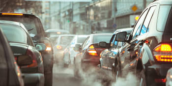 Automobilky se ocitají v emisní pasti. Povolí EU kvůli koronaviru otěže?