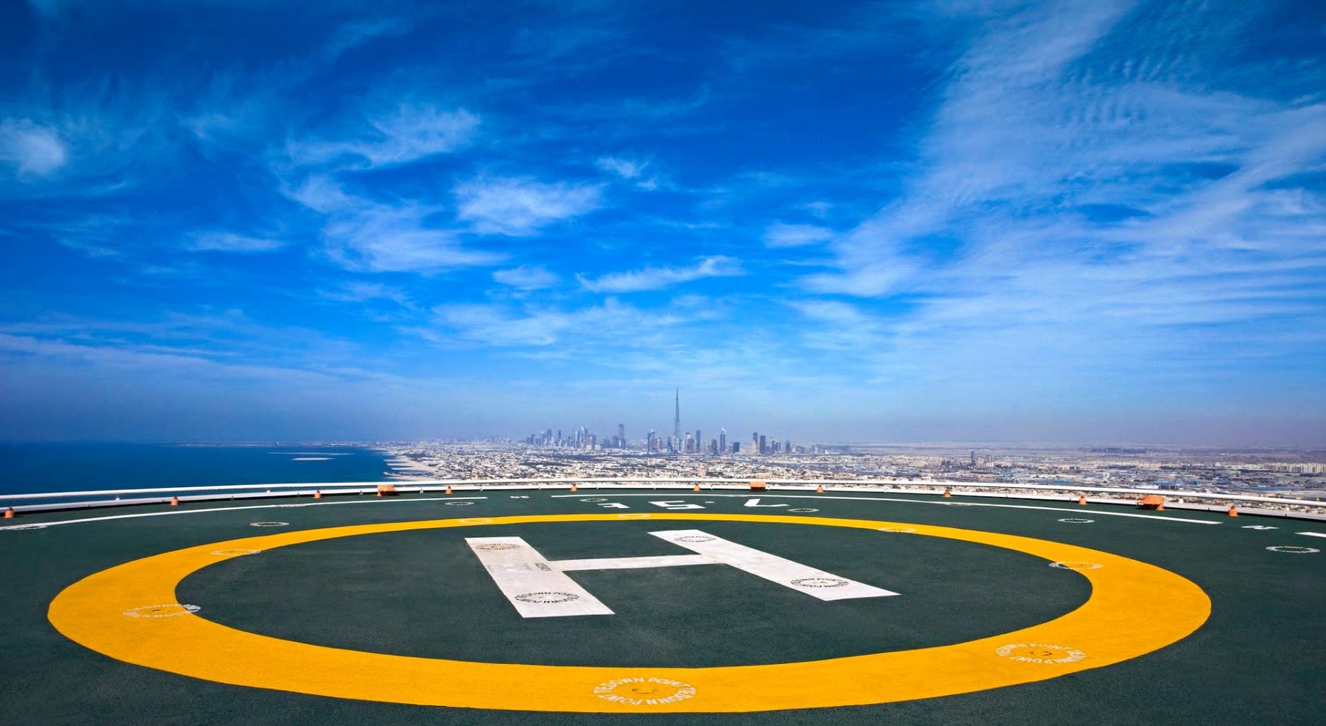 Z heliportu je výhled na celou Dubaj a Perský záliv. 