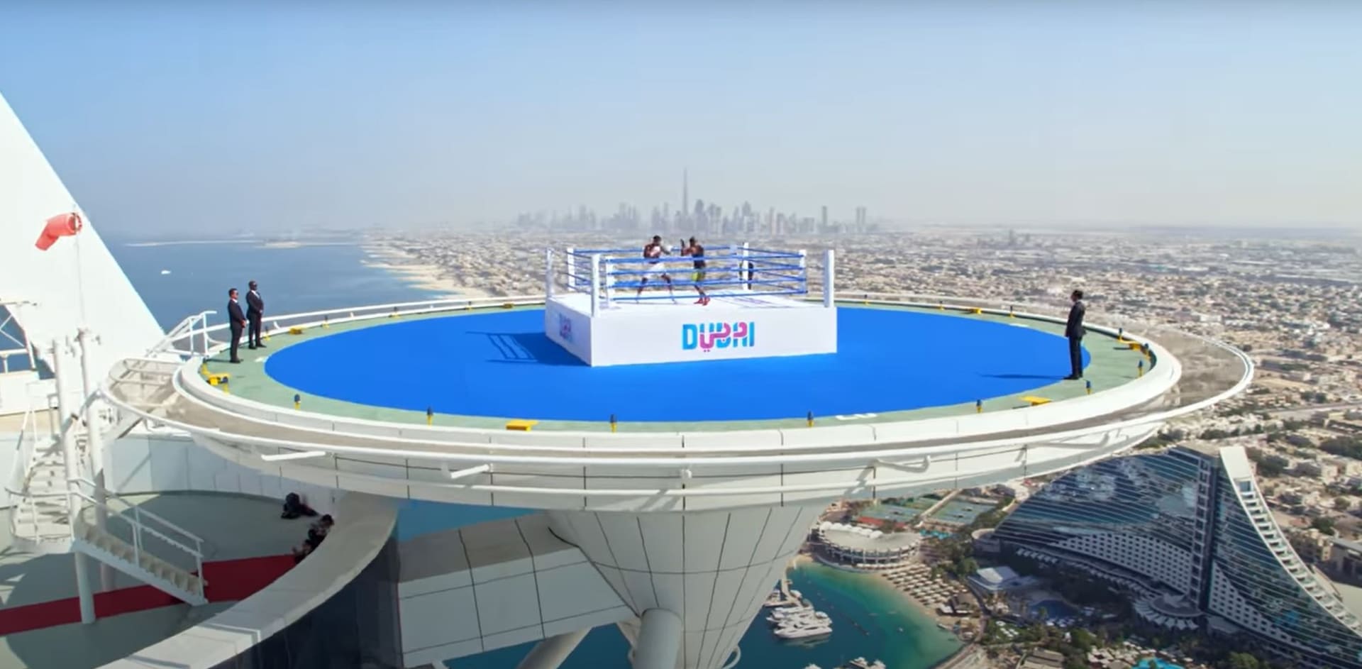 Zápas v boxu s úchvatnou vyhlídkou na Dubaj
