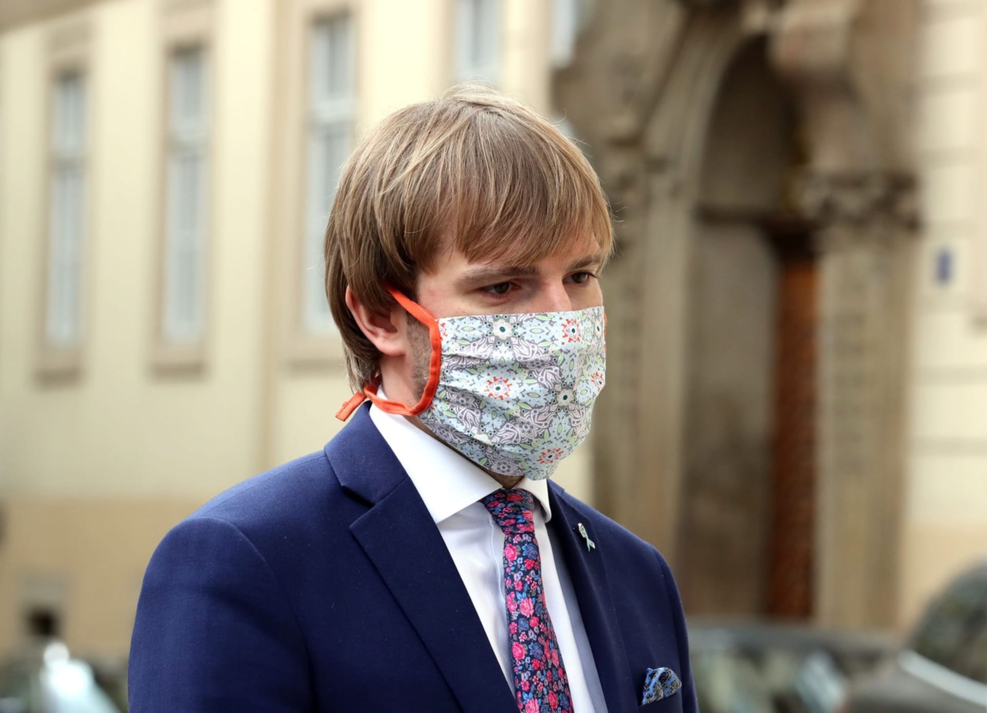 Poslanci se během celého čtvrtka ptají ministra zdravotnictví Adama Vojtěcha (za ANO) na boj s šířením koronaviru. 