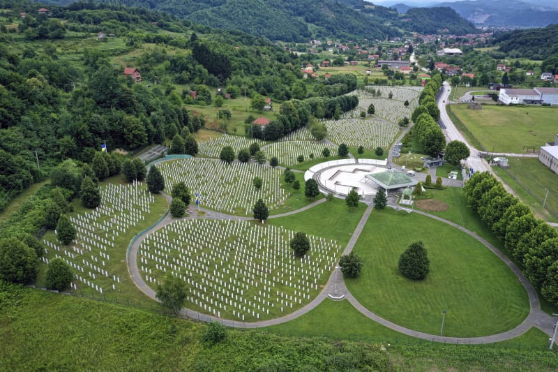 V Potočari je památník obětí masakru s jejich pohřebištěm. 