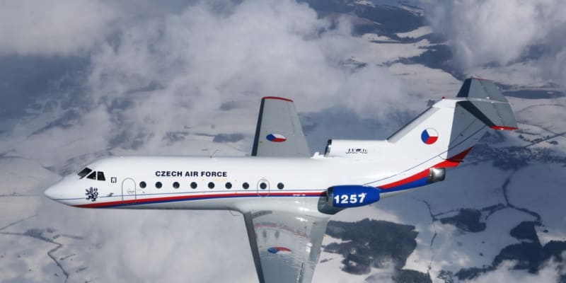 Jak-40 je ruský třímotorový proudový dopravní letoun.