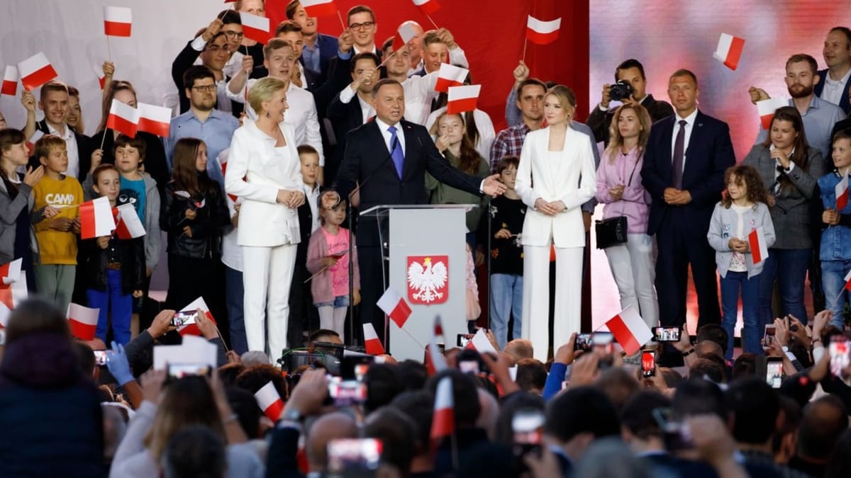 Nejsilnější polská opoziční strana Občanská platforma napadla u nejvyššího soudu výsledek nedělních voleb hlavy státu. Ty podle oficiálních výsledků vyhrál dosavadní prezident Andrzej Duda.
