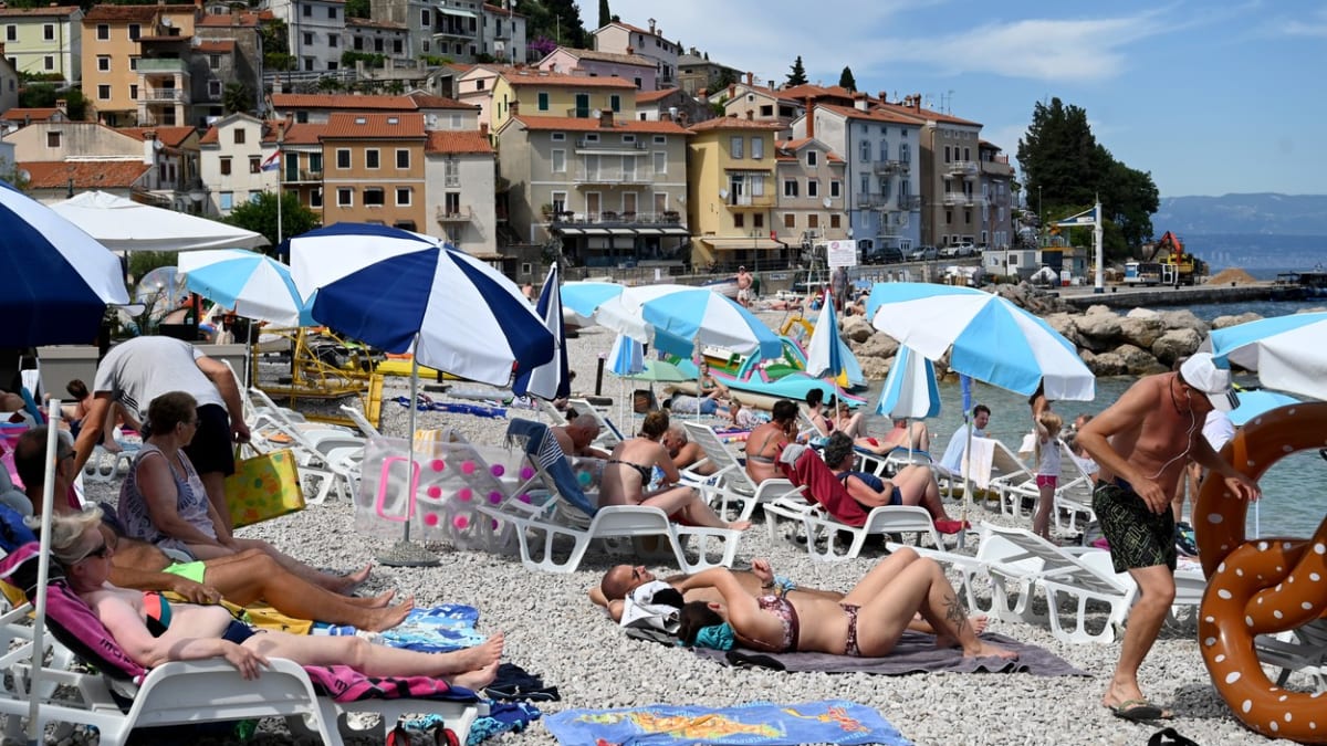 Lidi plánující v brzké době vycestovat do Chorvatska musí počítat se změnou, která jim může cestování mírně zkomplikovat. (ilustrační foto)