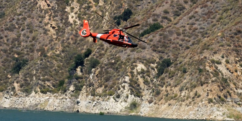Hledalo ji i několik potápěčských týmů a dva vrtulníky.