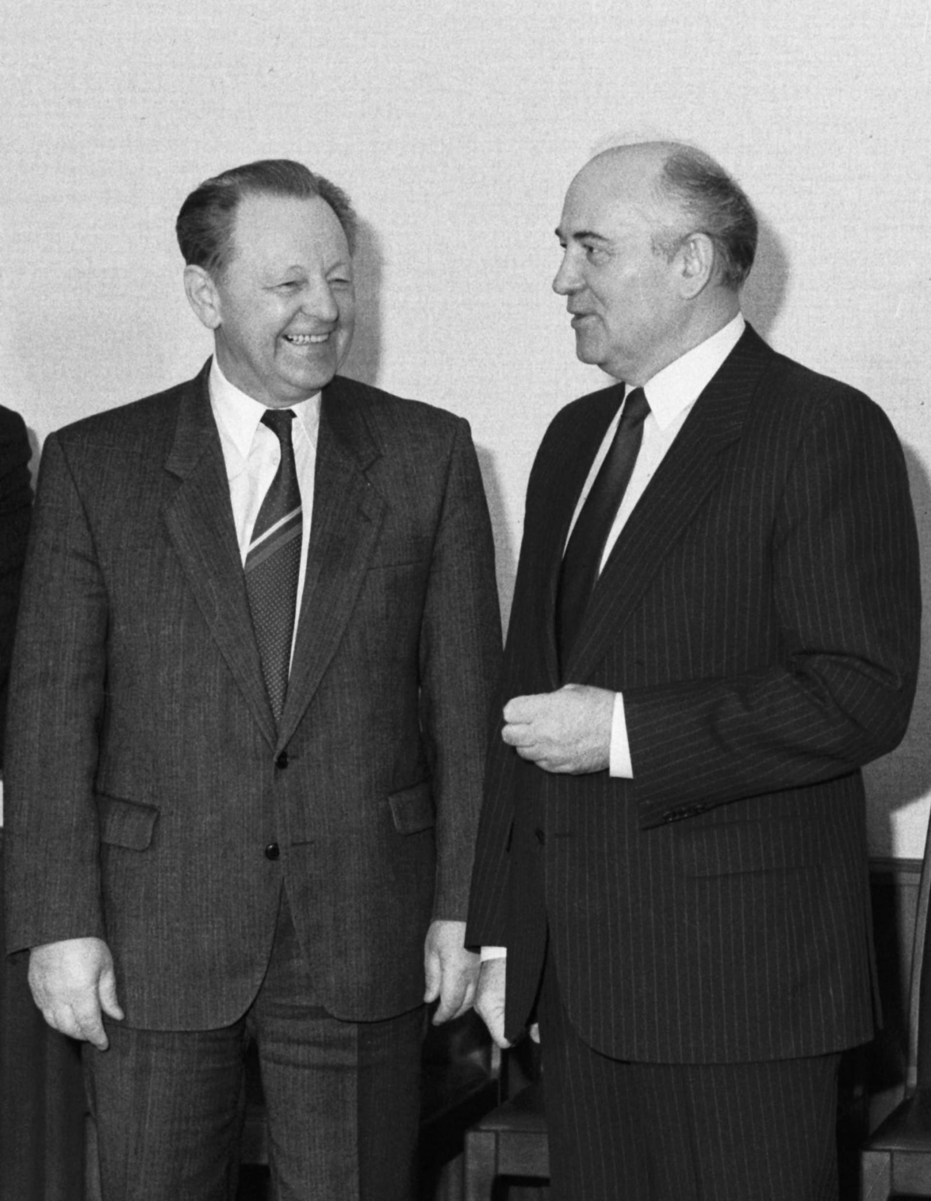 Miloš Jakeš a Michail Gorbačov (vpravo) v dubnu 1989 na návštěvě v Moskvě.