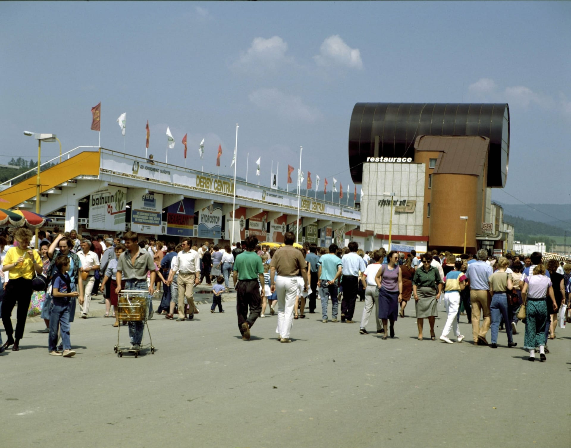 Dostihové závodiště ve Slušovicích v červenci 1989