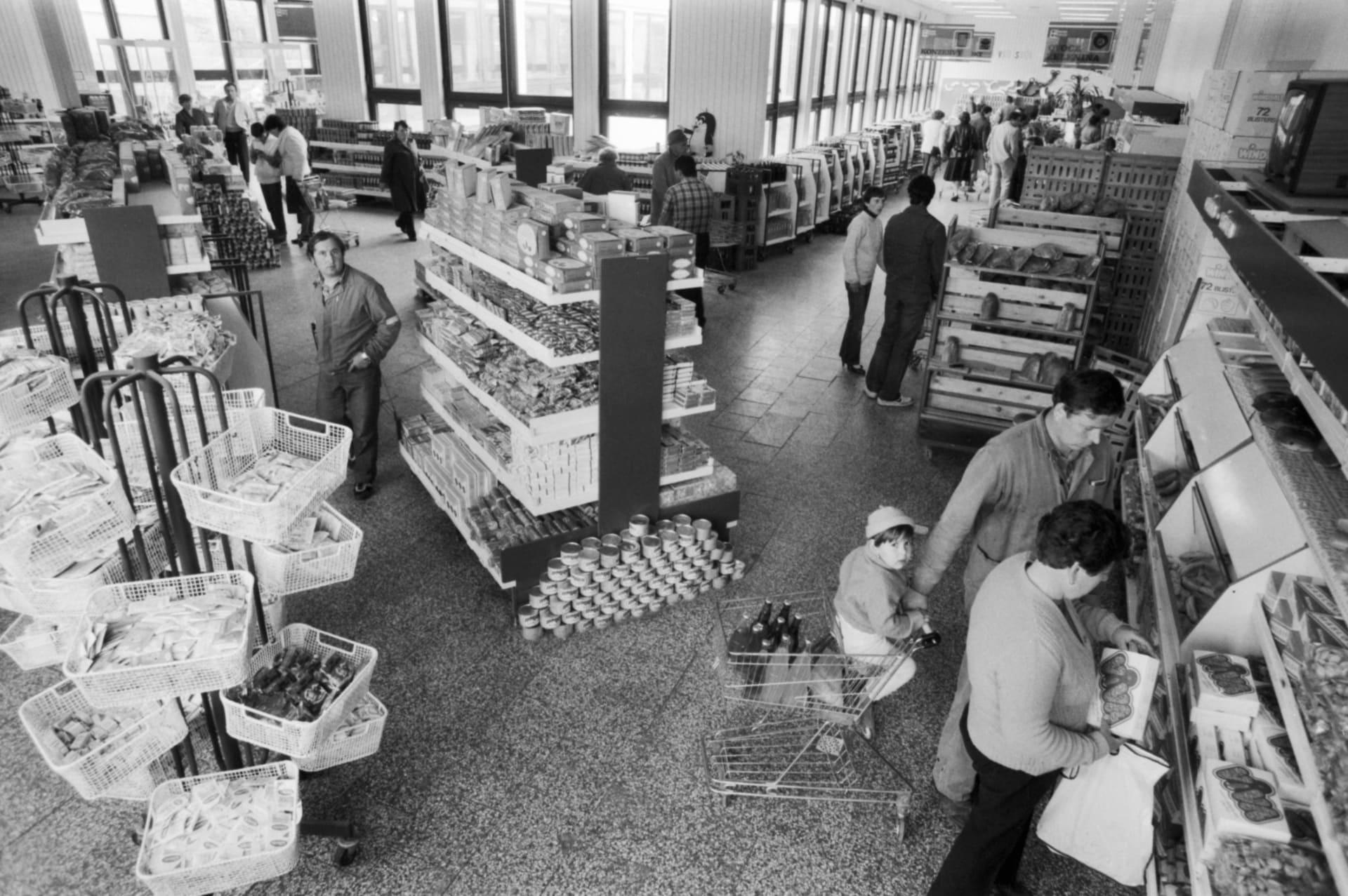 Obchodní dům Kvatro ve Slušovicích v květnu 1987