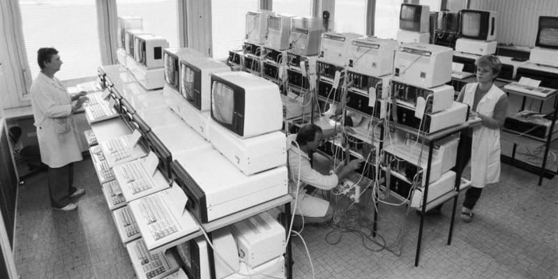 Výroba mikropočítačů v JZD Slušovice (květen 1987)