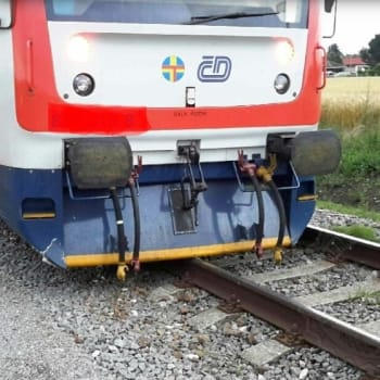 U Chrudimi večer vykolejil osobní vlak, nikdo nebyl zraněn (foto: HZS Pardubice)