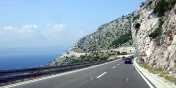 V Chorvatsku platí tvrdší dopravní předpisy pro mladé řidiče. Na co si dát pozor? 