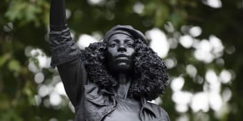 Sochu obchodníka s otroky nahradila podobizna černošské demonstrantky