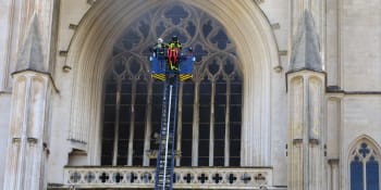 Požár katedrály v Nantes: Shořely varhany nevyčíslitelné hodnoty. Zřejmě šlo o úmysl