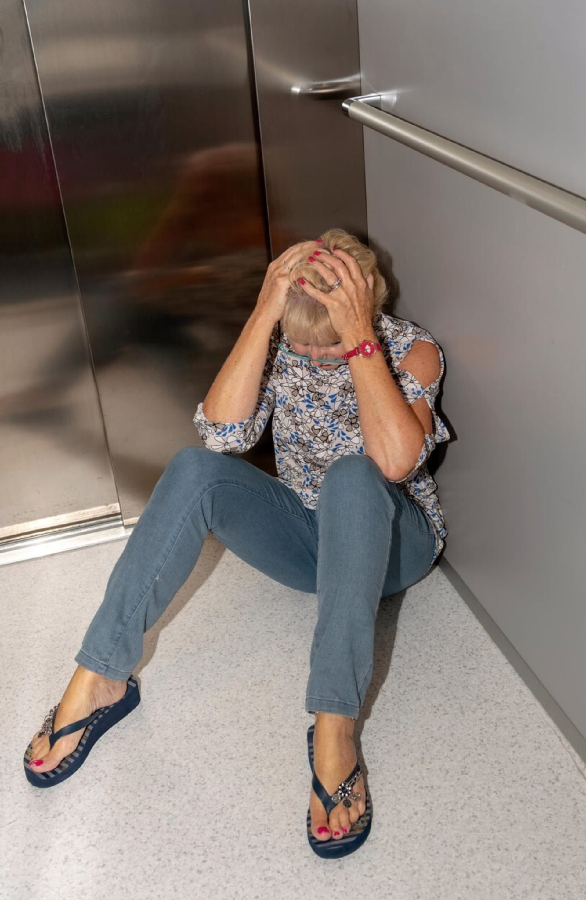 Výtah se s dvojicí žen zasekl při výjezdu do druhého patra (ilustrační foto)