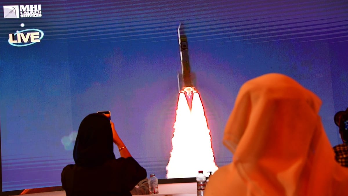 Družice Amal míří k Marsu