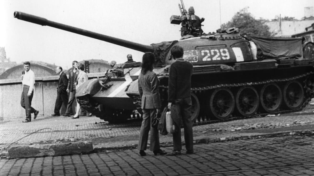 Sovětský tank v Praze 21. srpna 1968