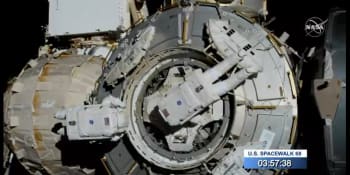 Američtí astronauti absolvovali jubilejní 300. výstup do vesmíru 