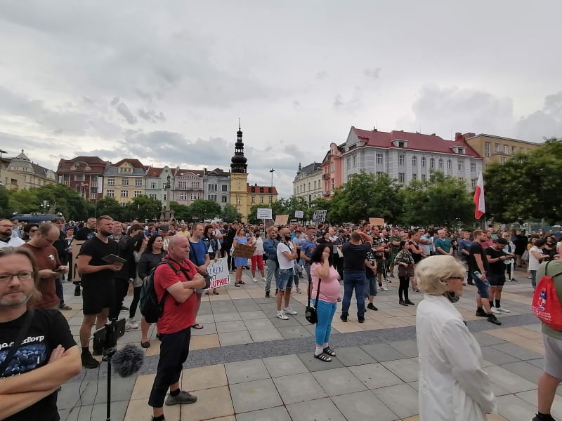 Pohled na Masarykovo náměstí v Ostravě, kde lidé demonstrovali proti nařízení hygieniků.