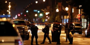 Přestřelka gangů na pohřbu v Chicagu zranila 15 lidí, Trump do města pošle agenty