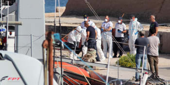 Italský ostrov Lampedusa nezvládá nápor migrace, starosta volá po stávce