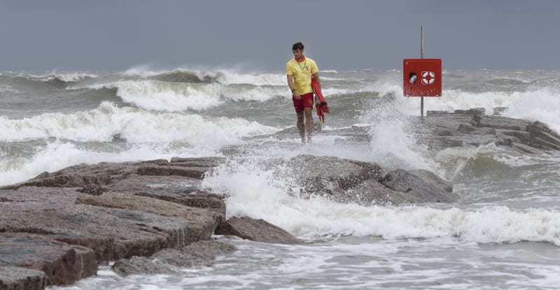 Na Texas se žene první hurikán sezóny.