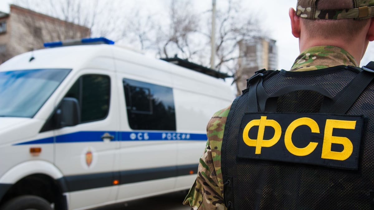 Ruská tajna služba FSB zadržela ukrajinského diplomata Oleksandra Sosoňuka.