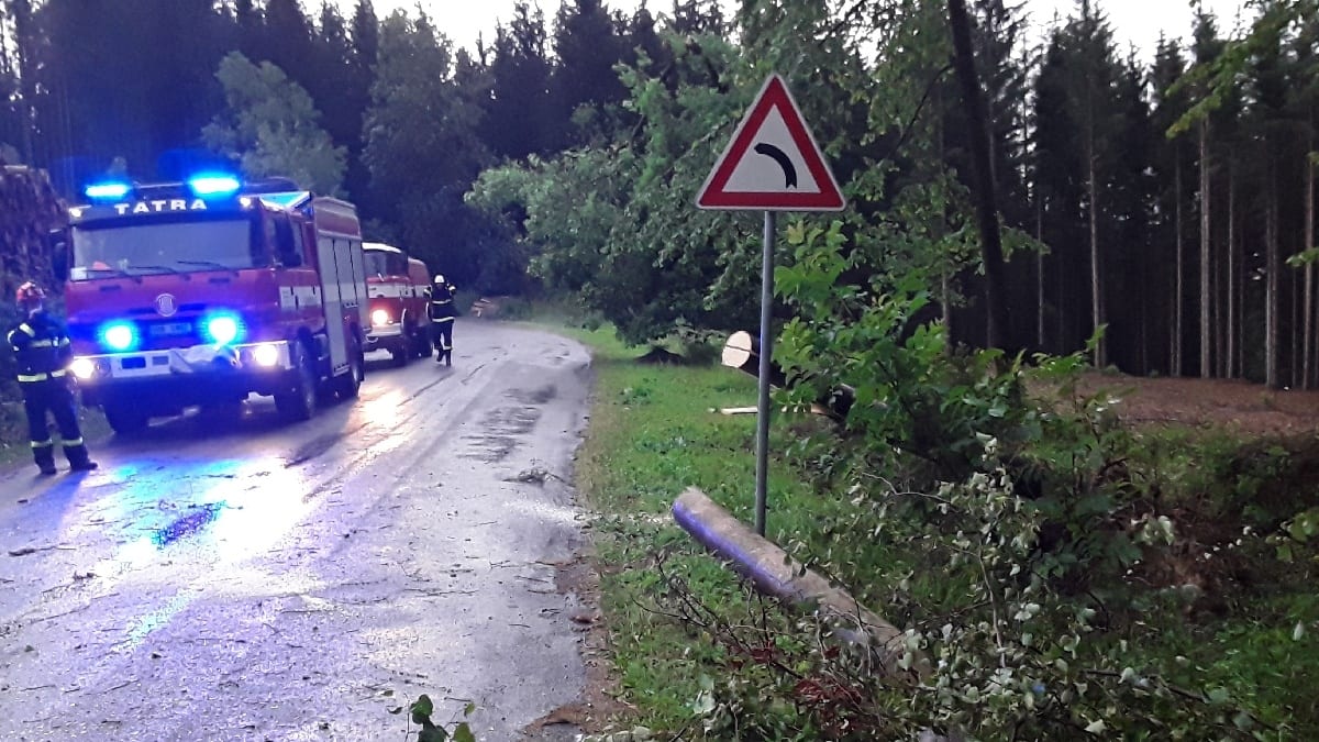 Před velmi silnými bouřkami varuje Český hydrometeorologický ústav až do pátečního rána. 